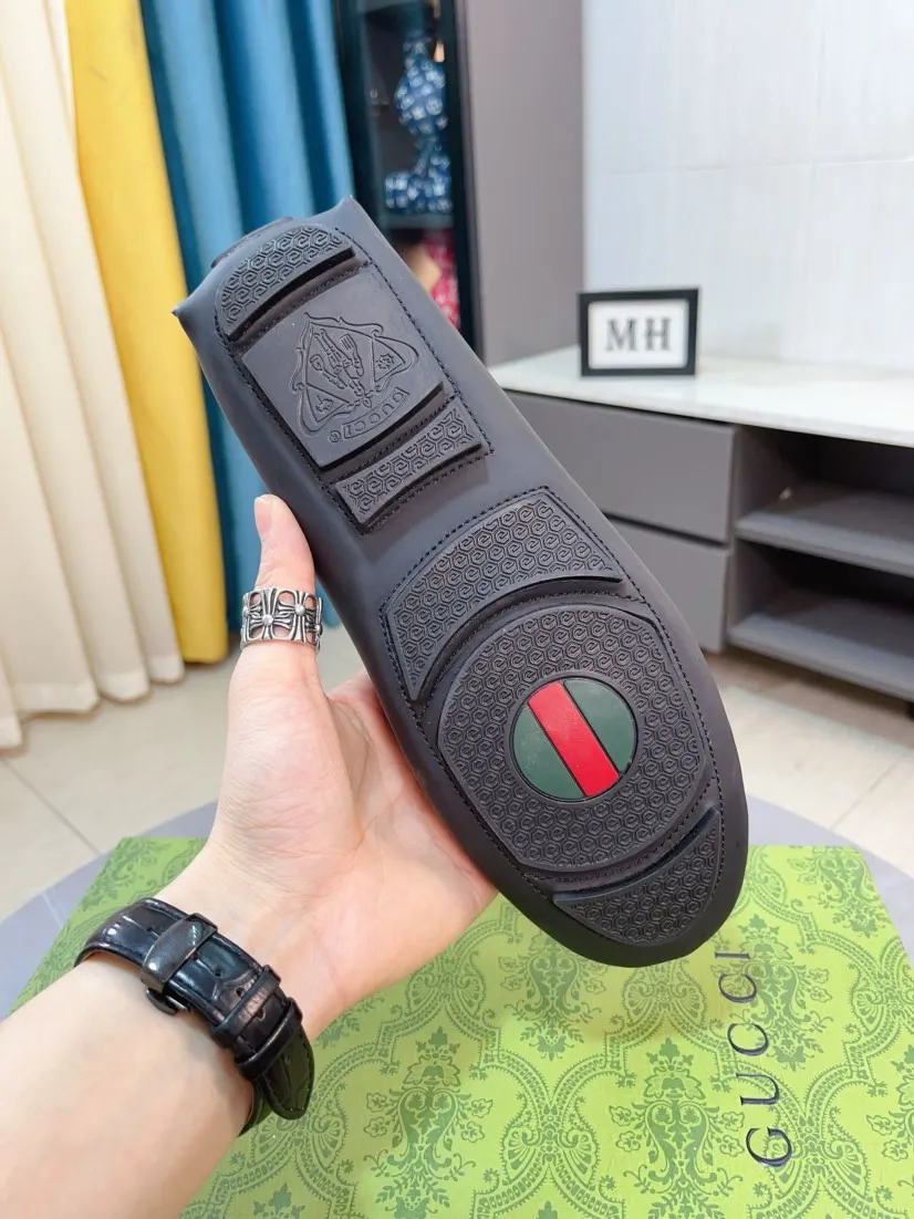Men's shoes💰400🌹🌹【GUCCI】Hong Kong original top quality exquisite craftsmanship top quality💪🏼high-end boutique men's Hugh Doudou shoes British fashion style 🎈original metal soft cowhide surface lazy slip-on Loaf style This fabric is made of 🇮🇹imported top soft calfskin, code number: 38-44